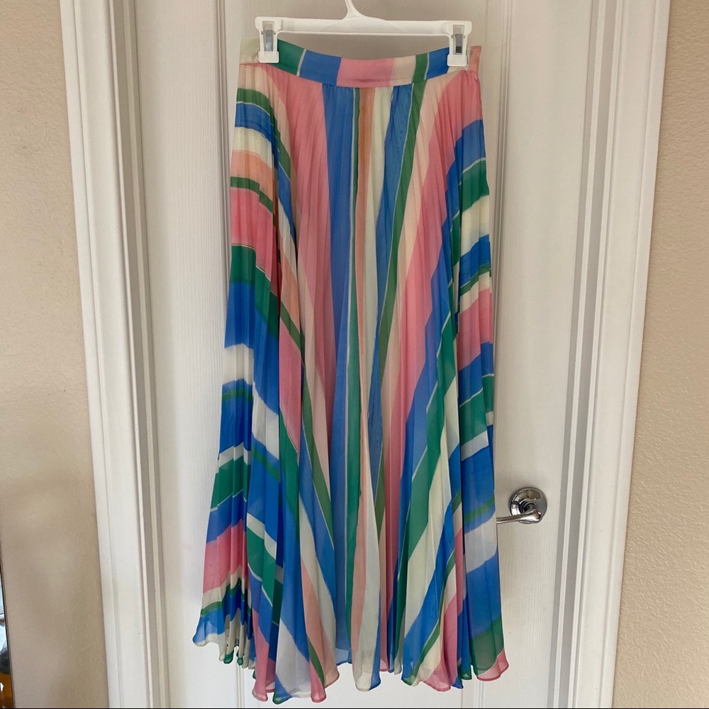 Beautiful Marciano pleated skirt